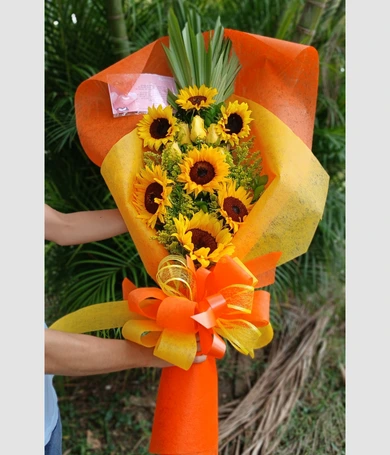 062-Ramillete de girasoles y rosas