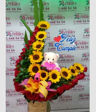 068-Media luna de rosas y girasoles con peluche