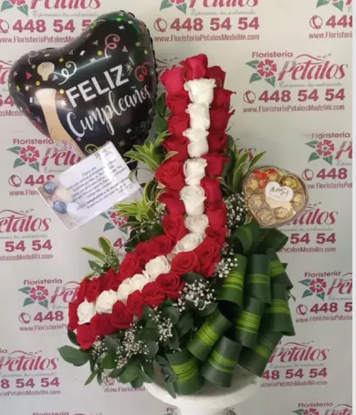069-Arreglo de rosas con chocolates y globo