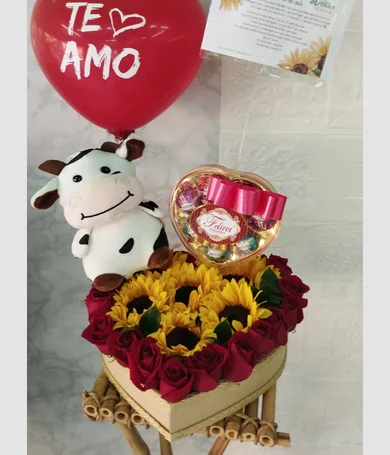 077-Corazón de girasoles y rosas con adiciones